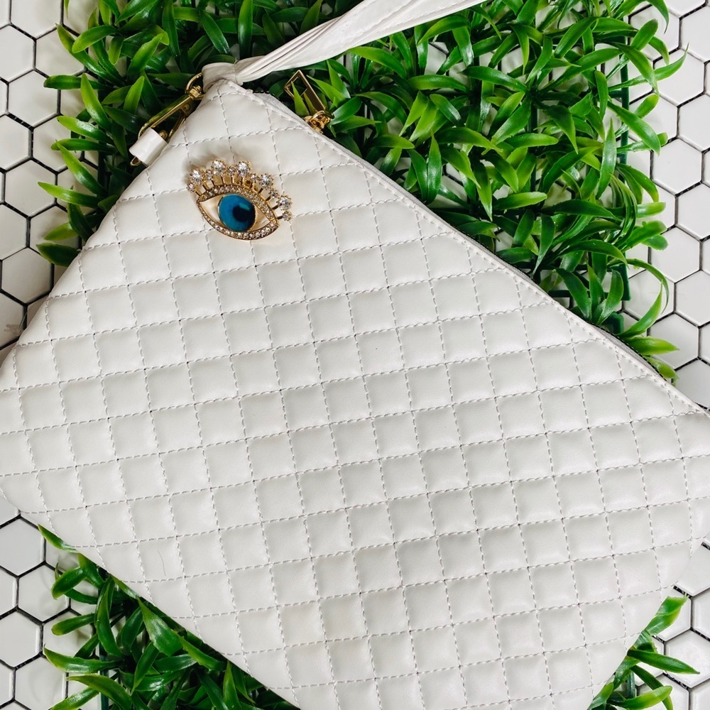 Single eye quilted  mailerbag clutch